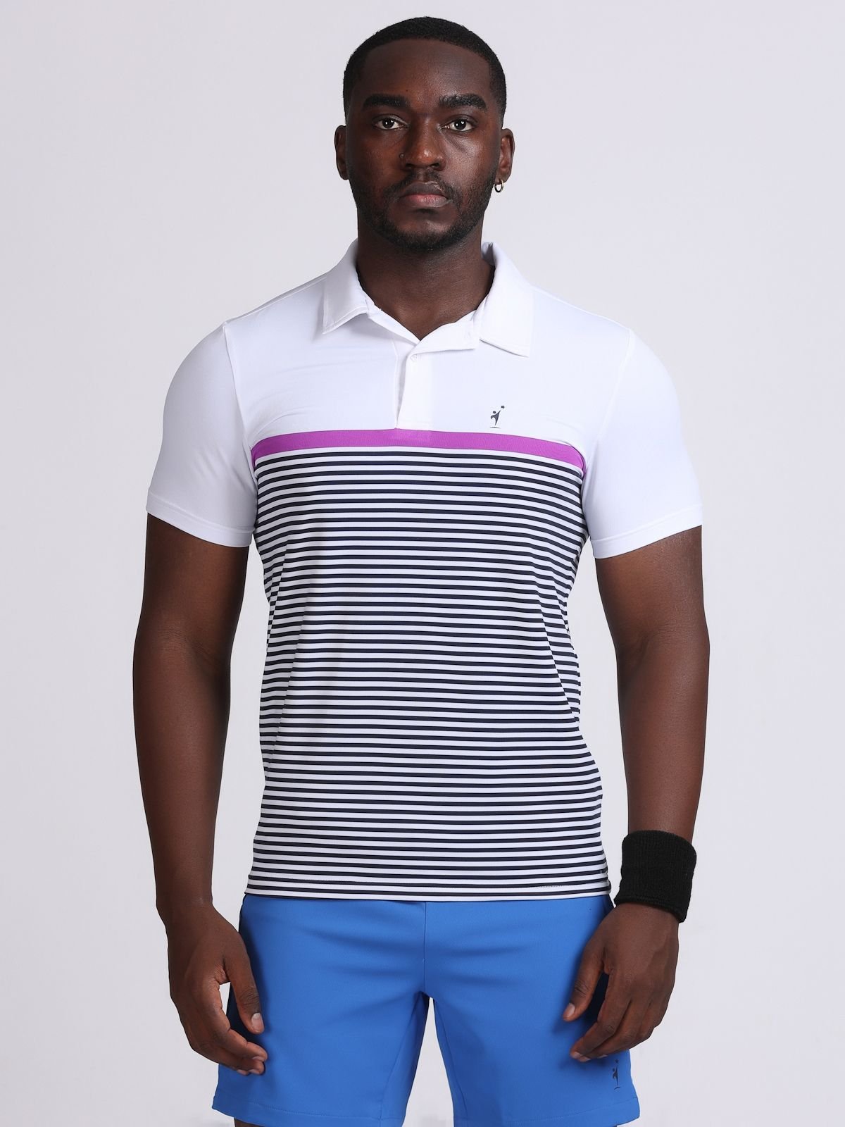 Front view of a man wearing a white striped polo t-shirt Streifen with purple accent stripe.